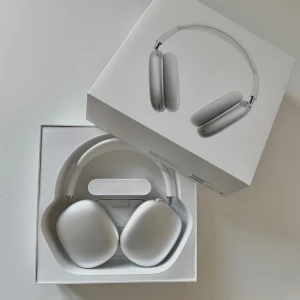 max silver/vit - helt nya endast testade, säljer då dem inte kommer till användning! frakt tillkommer, pris kan diskuteras, betalning sker via swish, hör av er vid frågor & intresse.