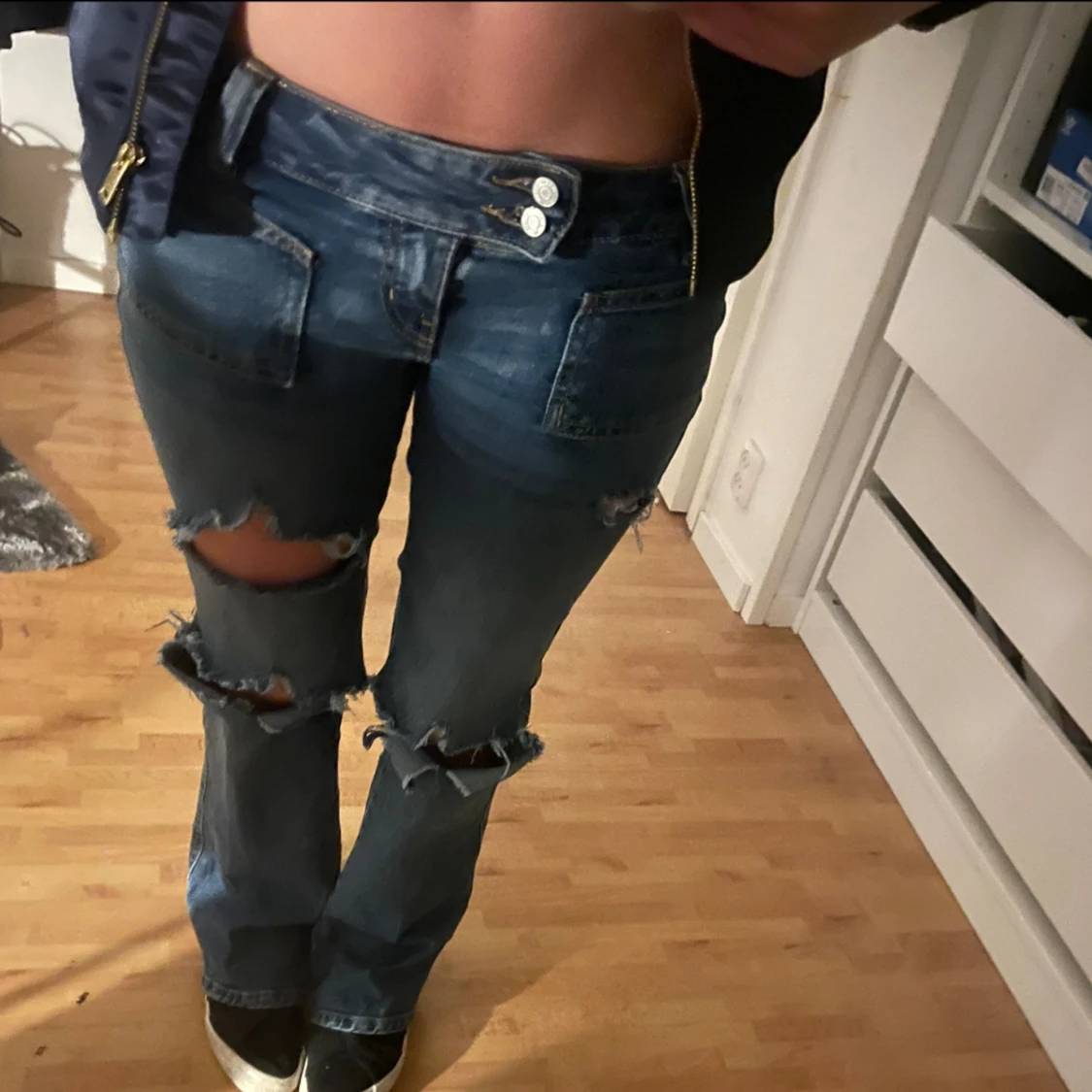 Lågmidjade bootcut jeans med hål  - 91