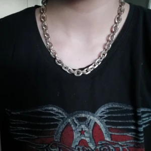 Kedja halsband  - Kortare men tungt metall halsband Finns inget fel på det