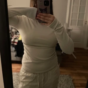 Tröja - Jätte skön tjock vit långärmad tröja, bra skick