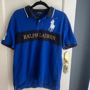 Ralph lauren pike  - Storlek 18-20, sitter som small 