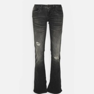 Ltb jeans⭐️ - Waist 28,längd,32/34 Köptes för 800 innan dem blev slutsålda,kommer ej tilll användning och sitter stort på mig som vanligtvis har waist 24⭐️ Priset kan diskuteras💕💕