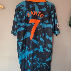 Chelsea tröja - Ngolo Kante på ryggen