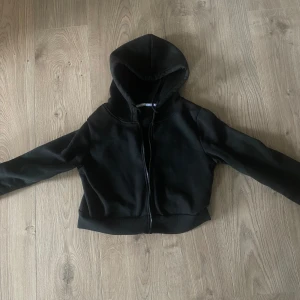 Hoodie - Hoodie från Shein i storlek S som är oanvänd.