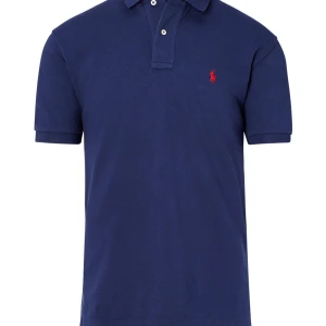 Polo piké  - Nu säljer jag den här riktigt snygga polo pikén som är perfa till sommaren 