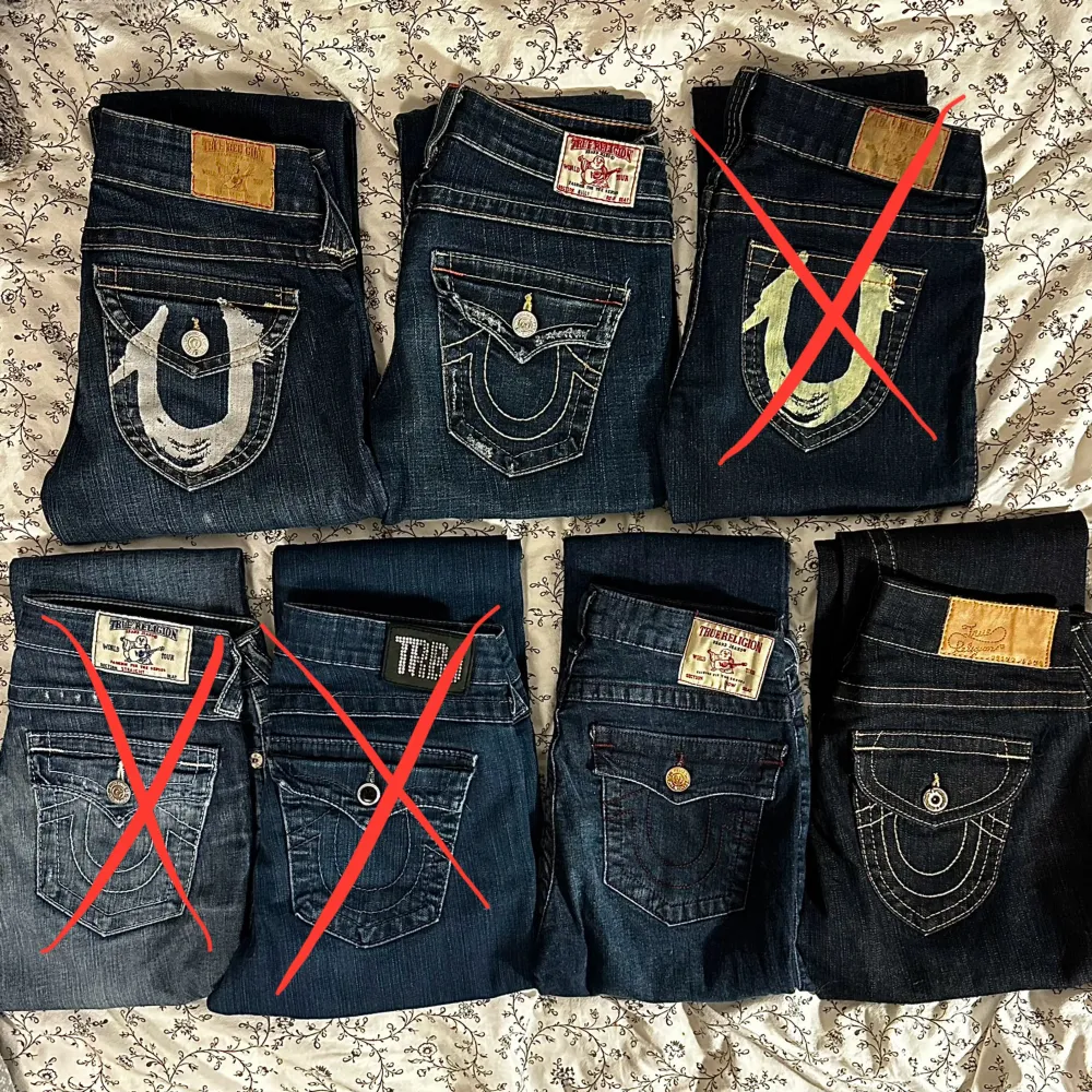 Säljer jättefina lågmidjade True Religion jeans som är raka och bootcut/flare, storlekar står på andra bilden och pris privat, alla är från 2000-talet men super bra skick, väldigt populära och går inte köpa längre, skriv för bilder, mått eller pris 😊. Jeans & Byxor.