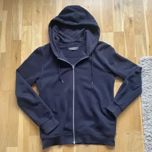 Skön zip up hoodie från Primark Vid frågor skicka dm. 😊