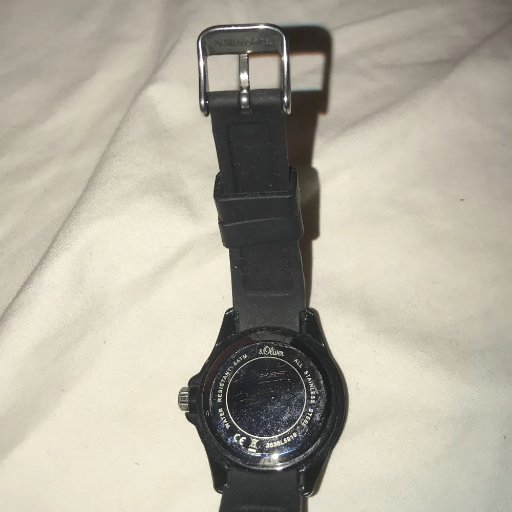 Säljer nu min klocka för använder inte den  Fick den som present helt ny bara använt den 1 gång priset kan diskuteras vid snabb affär  . Accessoarer.