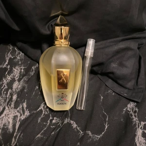 Xerjoff Naxos 5ml/10ml - Xerjoff Naxos är en väldigt fin nischparfym som är perfekt till vår och höst vädret. En lyxig och söt doft som är svår att ogilla.  5ml = 150kr 10ml = 250kr