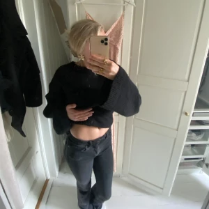 Lågmidjade jeans  - Jättefina lågmidjade jeans💗💗 Vet tyvärr inte vart de är ifrån då de är köpta på secondhand.