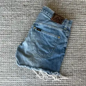 Perfekta jeansshorts från Lee som sitter superfint på