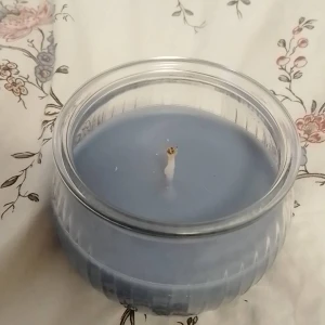 Ljus  - Säljer ett ljus. Luktar gott. Har bara testats en gång. Säljer den för 15kr + frakt! 