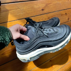 Nike air max - Snygga Nike skor, använda men har mycket kvar att ge! 