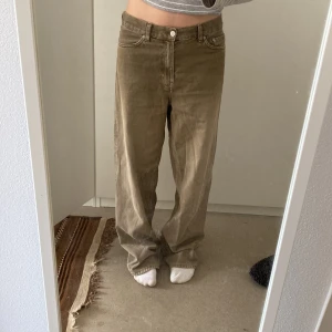 Baggy jeans  - Supersnygga Baggy jeans från weekday! Lite slitna i ändarna