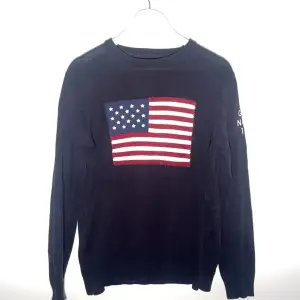 Gant Sweatshirt i mörkblå färg  Skick: 8/10  Storlek: M 