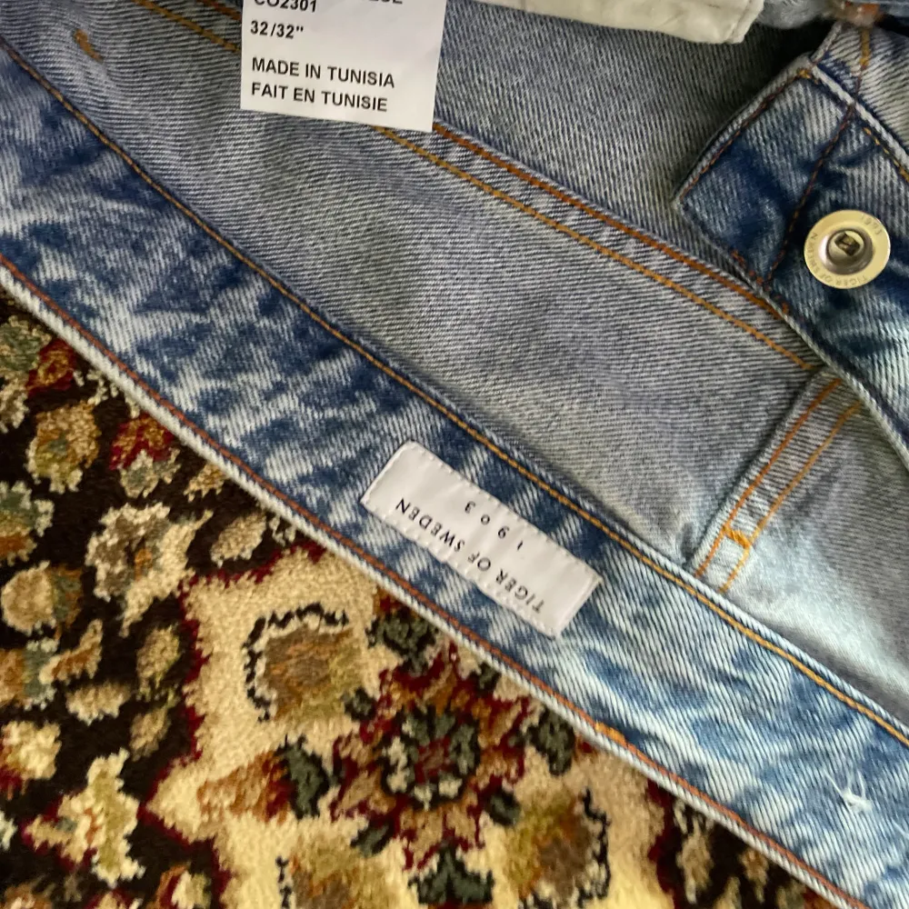 Slim-straight ljusa tiger jeans  Bra skick 32/32. Jeans & Byxor.