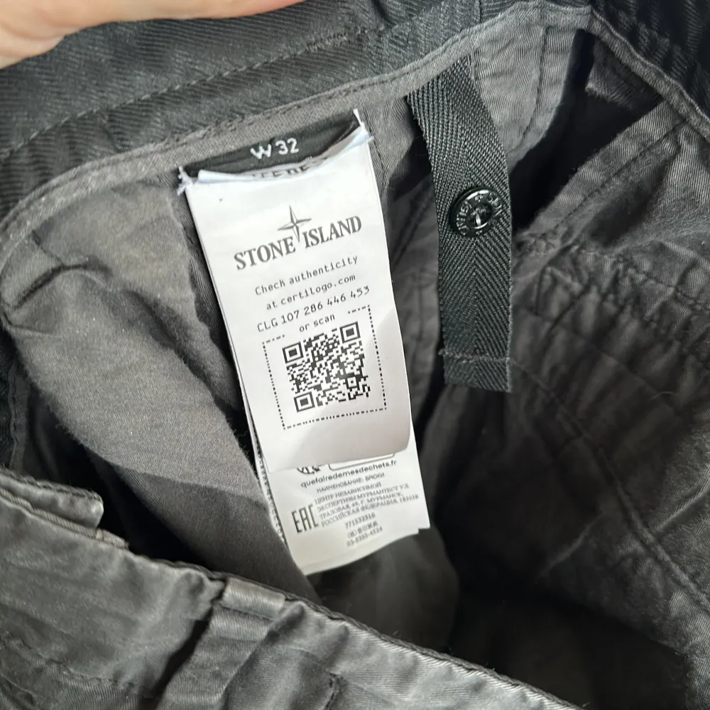 Säljer mina Stone Island Cargo Pants. Midja 32. Nypris 3800kr. Använda 2 ggr. Bara jag som haft dem. Säljes nu för 1800kr. . Jeans & Byxor.