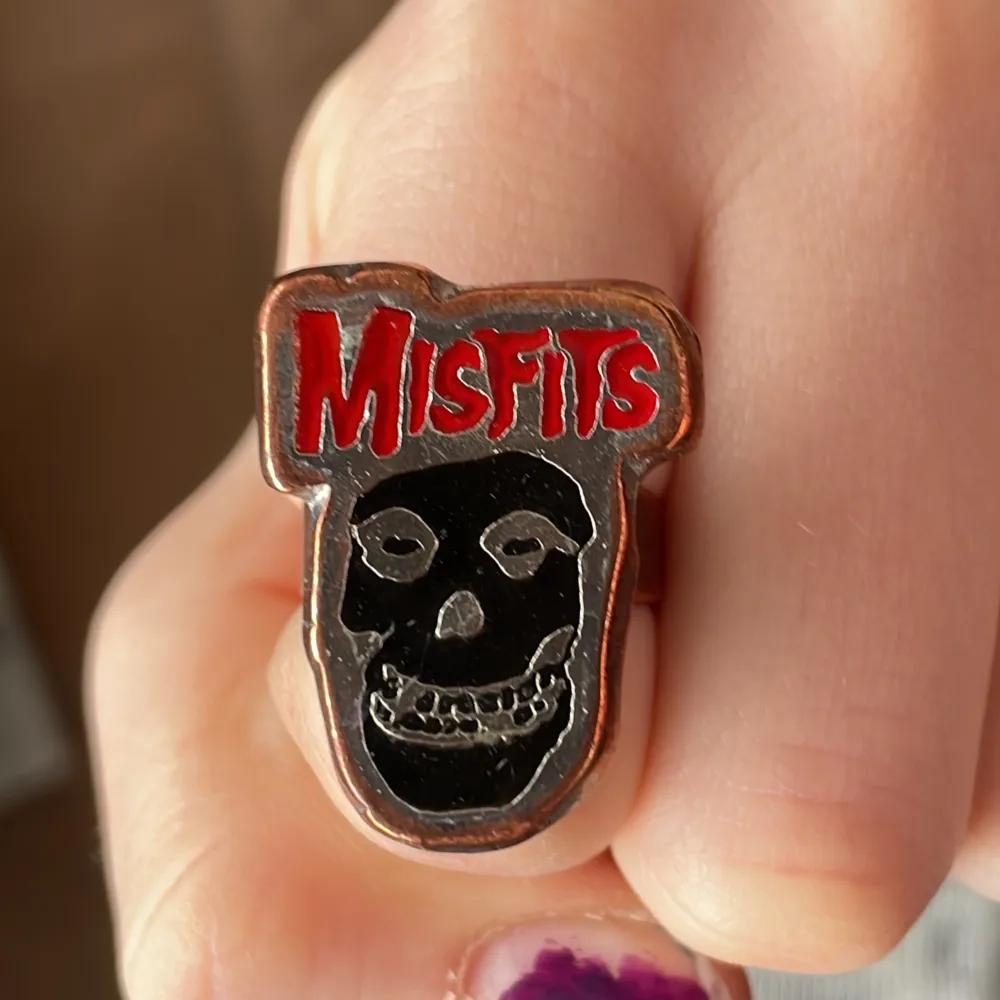 Justerbar misfits ring🤘 Skriv för fler bilder/mer info😁. Accessoarer.