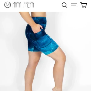 Tights korta - Mayafreya (Oceana shorts) korta tights med fickor på bägge sidor. 