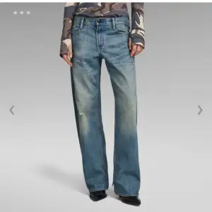 G-Star jeans i modellen judee  W28/L28  Köpta för 1800kr   Super skick  Jag är 172 och har storlek W27L30 vanligtvis.