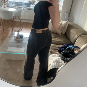 Nakd low wais jeans - Superfina low waist jeans från nakd, använda 2 gånger! Jag är 172 cm lång💖