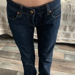 Levi’s Jeans  - Ett par helt oanvända Levi’s Jeans, säljer pågrund av att dom är för stora i midjan för mig och för långa. Är du intresserad och vill ha fler bilder skicka ett pm 💕pris kan diskuteras 🥰