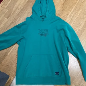 Vans hoddie  - Använd några gånger. Nyskick!
