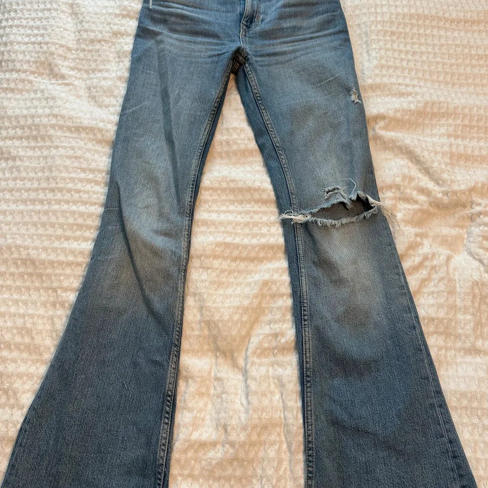 Zara jeans st 36/S, 150kr . Jeans & Byxor.