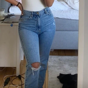 Dagny mom jeans - Jeans från Gina tricot i modellen Dagny. Säljer då de har blivit för små