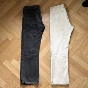Svarta just junkies jeans loose fit Stl 30/32. 9/10  Vita Vailent jeans loose fit Stl. 8,5/10   Blåa H&M jeans loose fit Stl 32/32. 9/10  Vita manchester byxor. H&M Regular fit Stl Euro 33 9,5/10. Använda 3ggr  Pris 100kr styck eller 300kr för alla.
