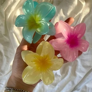 floral hairclip - Säljer massor av färger🤍  Blå finns kvar