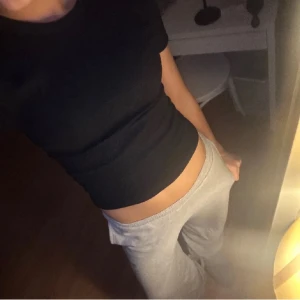 T-shirt   - Skit snygg ribbad t-shirt, Säljer den vita!! Oanvänd