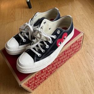 Converse PLAY comme des garçons 37,5 - Kommer inte till användning. Gott skick! Nypris NK 1650 :-