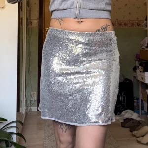 Minikjol - Helt ny med lapparna kvar.  Storlek 158/164, passar XS