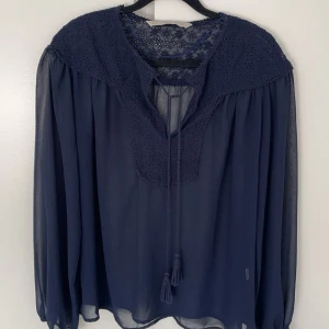 Zara blus - Köp gärna via instabox💕 skriv vid frågor, intresse osv💕