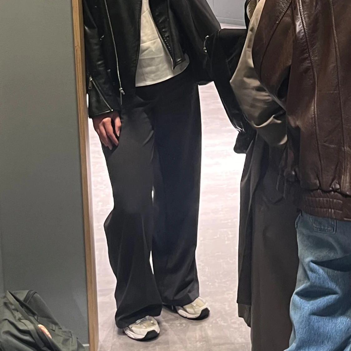 Gråa kostymbyxor  - 90