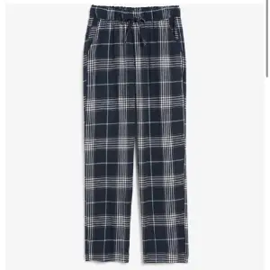 Pyjamasbyxor från Kappahl i strl S Köpta för 300kr säljer för 70kr Använd gärna köp nu💗