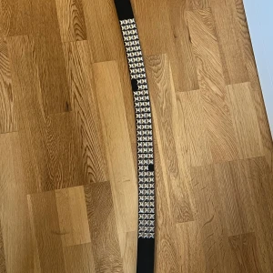 empyre bälte - saknar 6 stycken nitar 