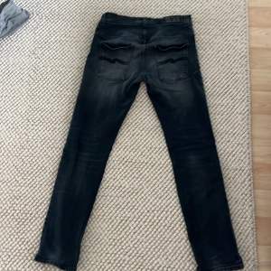 Nudie jeans straight/slim fit blåa använda ett par ggr nypris 1400 
