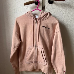 Kofta - Rosa zip up hoodie från Champions 💗 