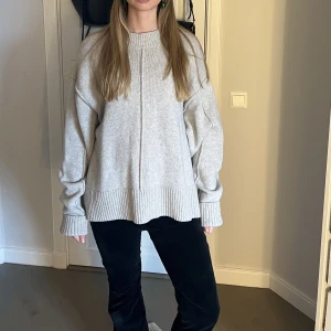 Stickad tröja Hm - Finaste tröjan från Hm i mohair med dekorsömmar. Fint skick och i Stl S