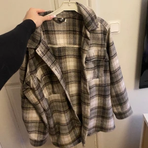 Kappa - Oversized kappa från hm köpt för 400kr säljer för 120kr❤️