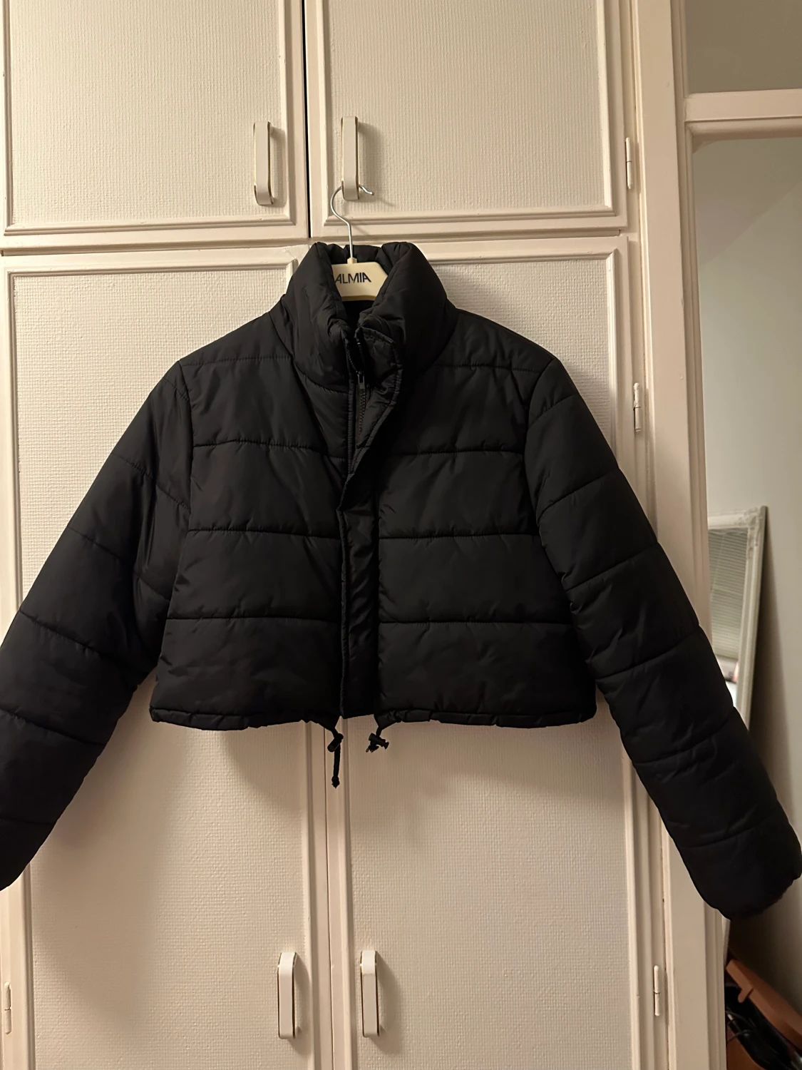 Cropped puffer jacket 