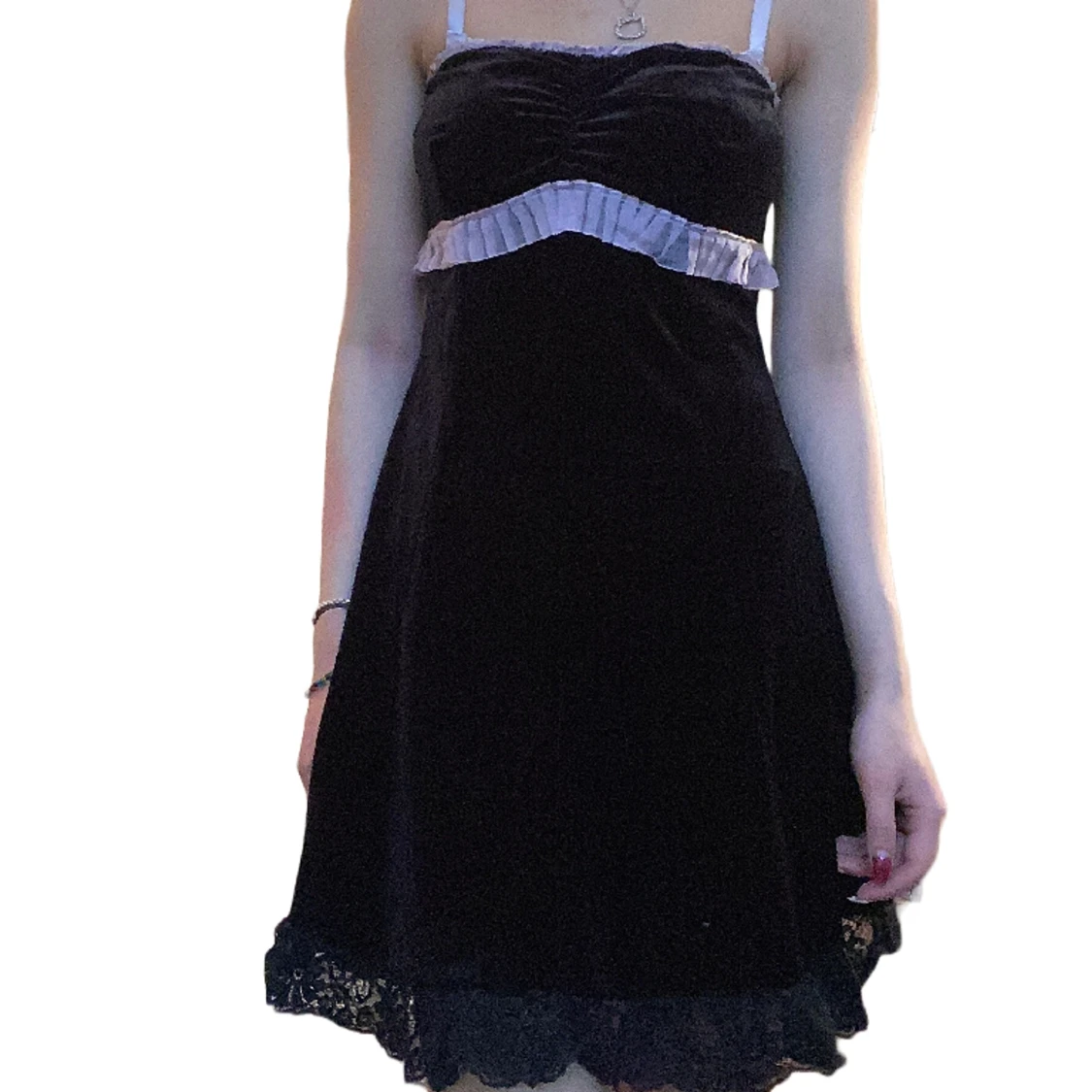 Sammetsklänning med spets