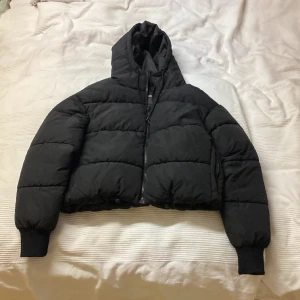 Monki jacka - Monki jacka i storlek xs, den är i fint skick och har inga defekter