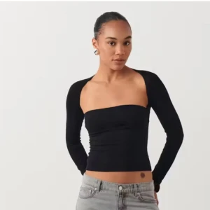 Säljer min Gina soft touch topp. - Säljer pga att den är för liten för mig. Den är köpt på Plick. Fint skick skriv för fler bilder. Storlek xs. 