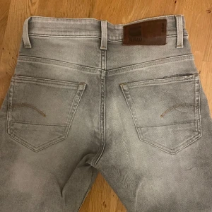 G star jeans - Jeans från g star. Modellen 3301 tapered nypris 1399kr. Skriv för frågor och mått