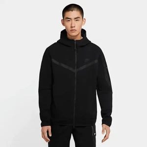 Nike tech fleece - Svart nike tech i storlek S. Några ställen där färgen försvunnit lite men funkar fortfarande lika bra. 