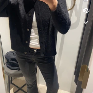 Svart stickad kofta - Svart stickad kofta, aldrig använd, nypris 600