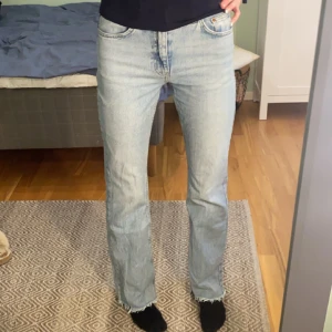 Ljusblå Jeans - Säljer dessa pga att de inte används, original pris: 499, säljer för 130 inkl frakt 📦 Storlek: 36! Kom priv för frågor 🪽